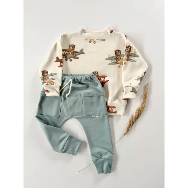 KOMPLET BLUZA PRĄŻKOWANA ODLOTOWE MISIE + SPODNIE Z KIESZONKAMI DUSTY BLUE